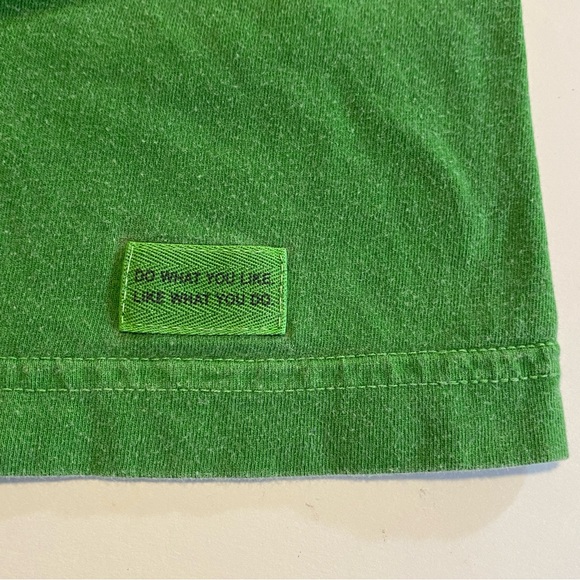 Life is Good flip flop tee SZ M GUC, bust 21” flat, length 25”, sleeves 2” - Picture 10 of 10